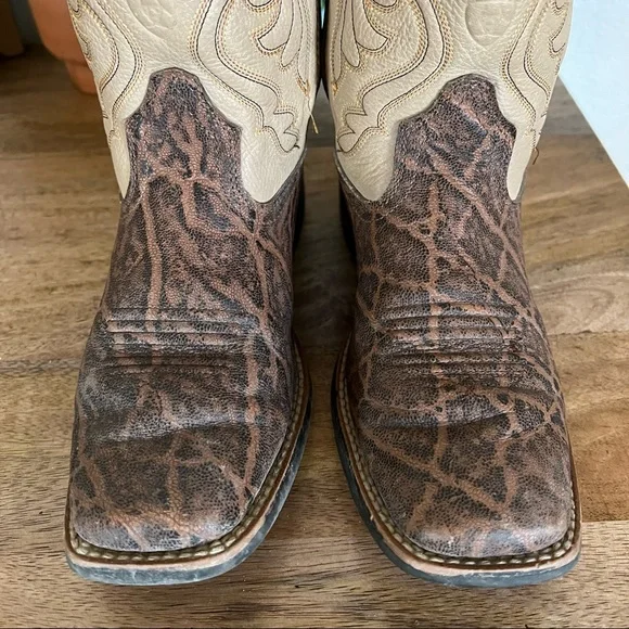 Ariat Kids Boots in Brown and Tan - Picture 3 of 13